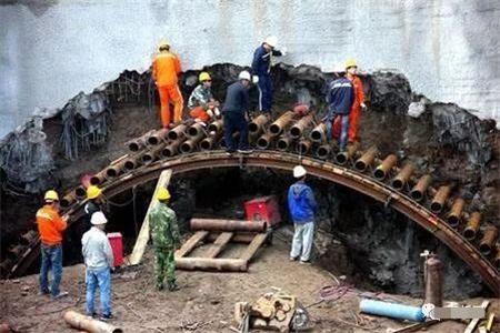 安丘隧道钢花管支护案例